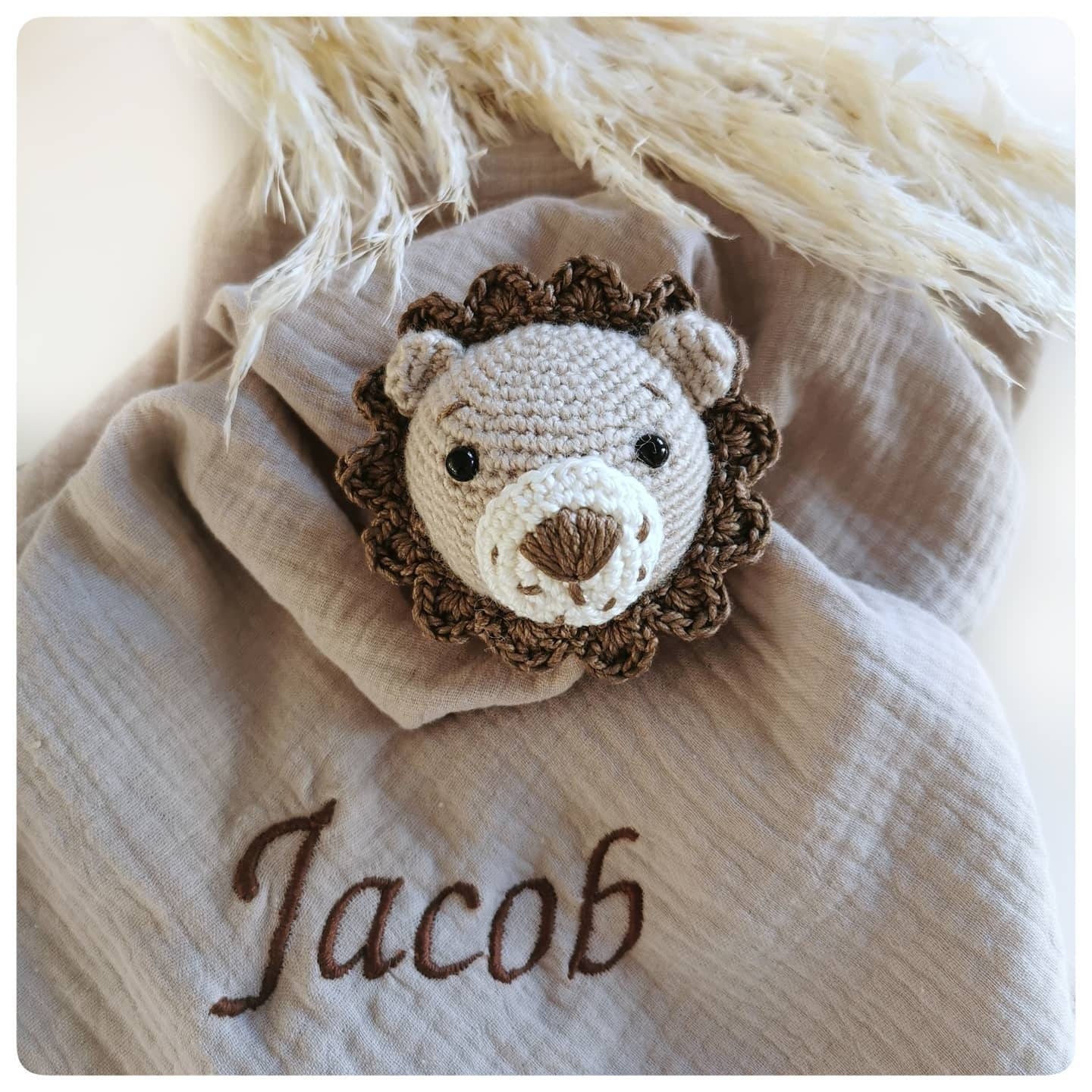 Doudou tête d'animal crocheté amigurumi compagnon lion lapin dino ours
