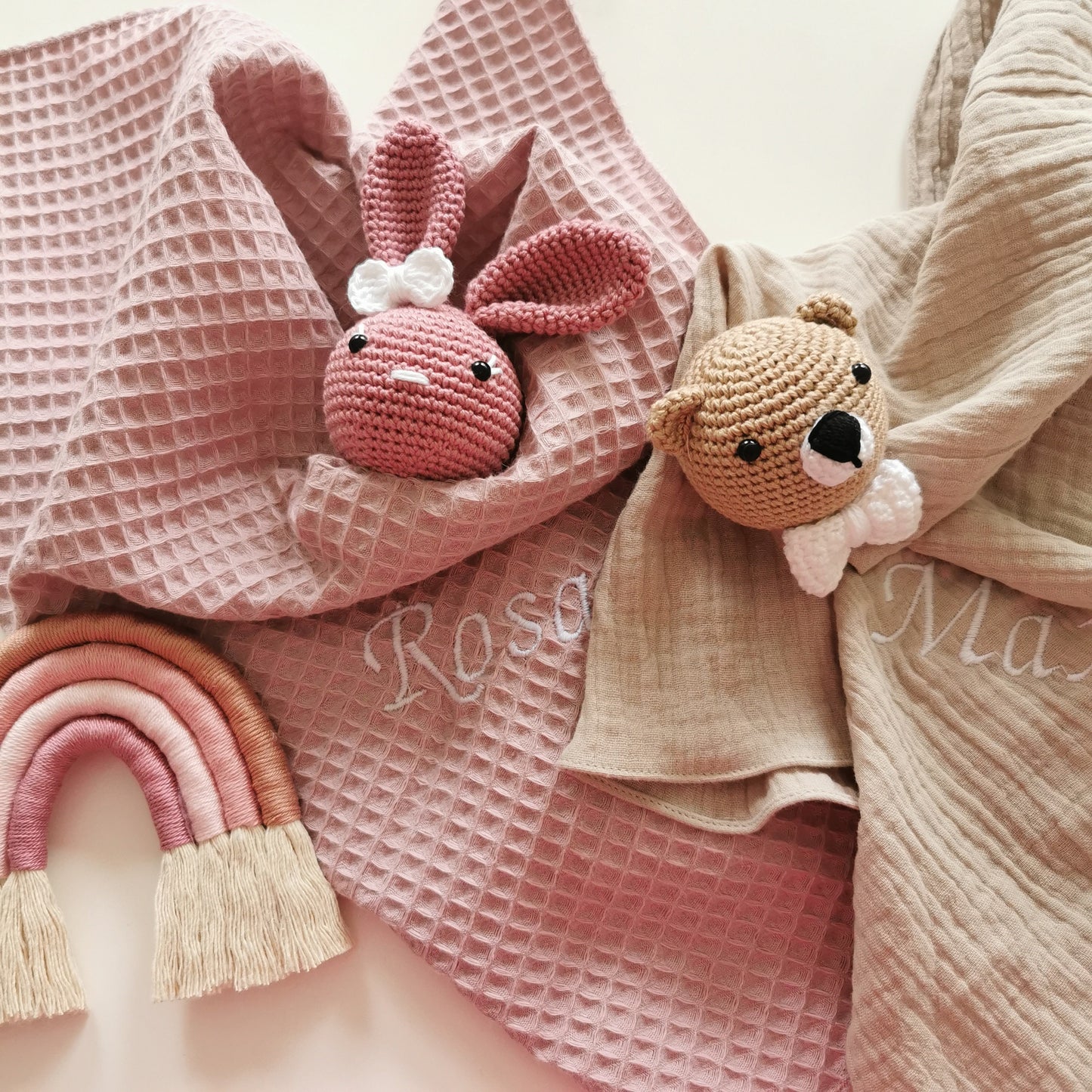 Doudou tête d'animal crocheté amigurumi compagnon lion lapin dino ours