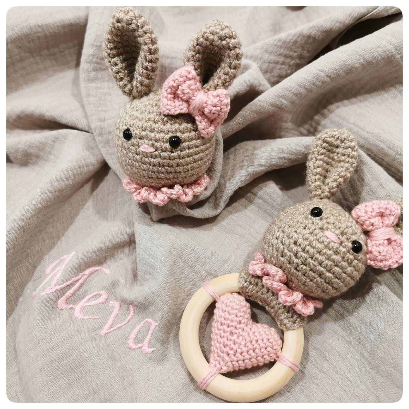 Hochet bébé avec têtes d'animaux au crochet