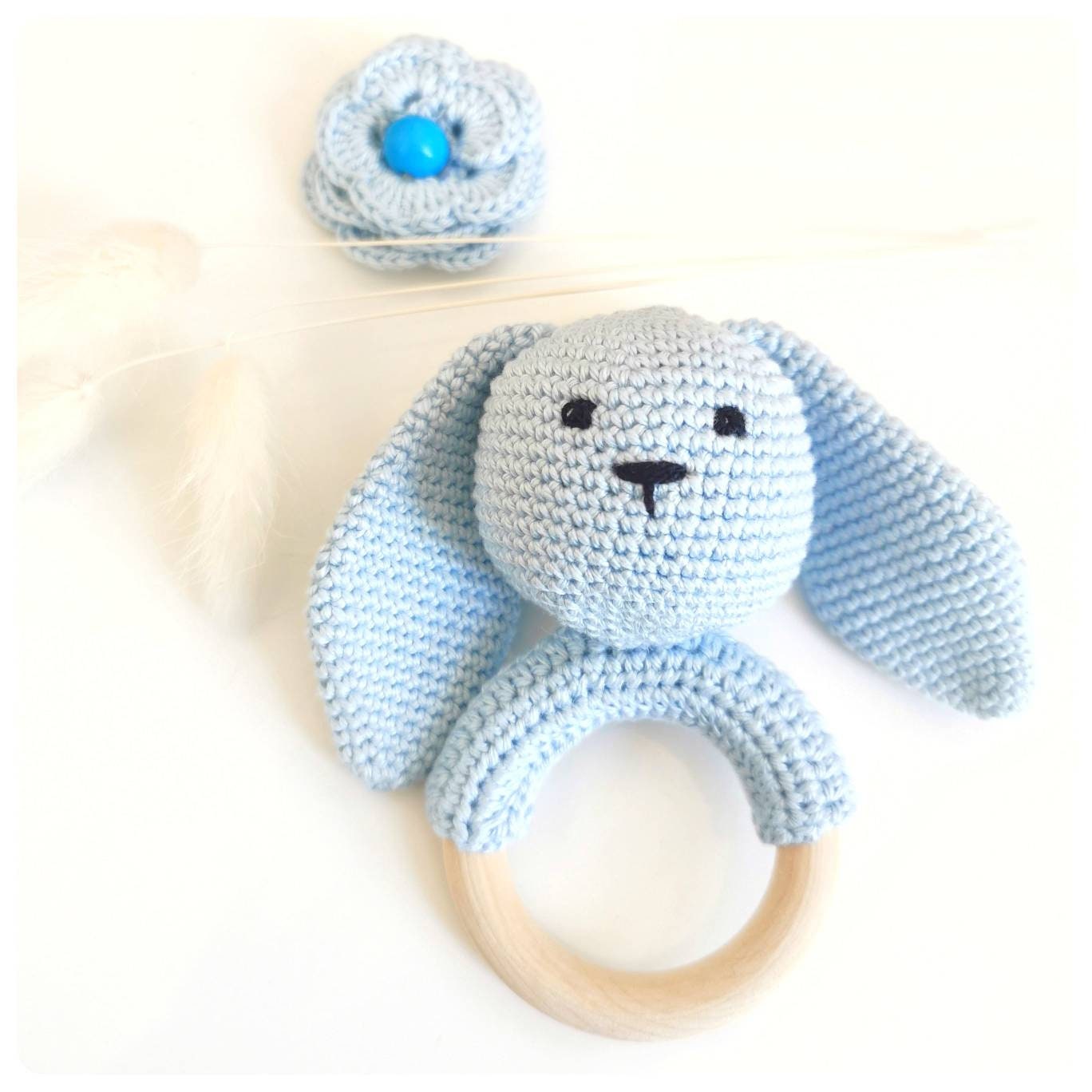 Hochet bébé avec têtes d'animaux au crochet