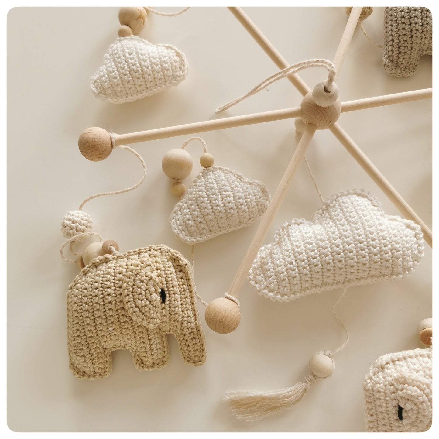 Babymobile Hangingmobile Babyzimmer Mobile gehäkelt Elefanten Wolken Amigurumi