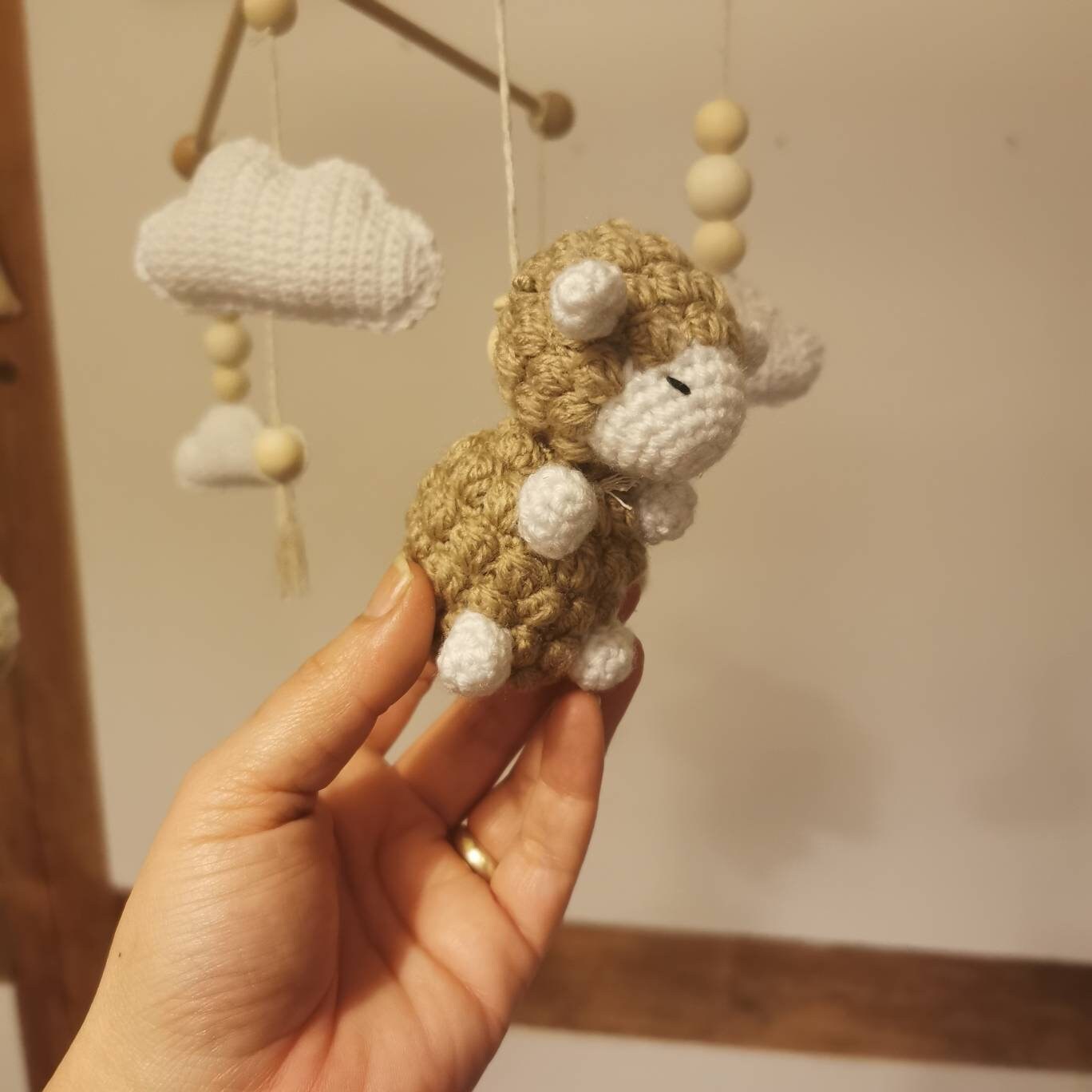 Babymobile mit gehäkelten Schafe und Wolken, Amigurumi, Baby, Mobile, Babyzimmer mobile baby gehäkelt babyshower