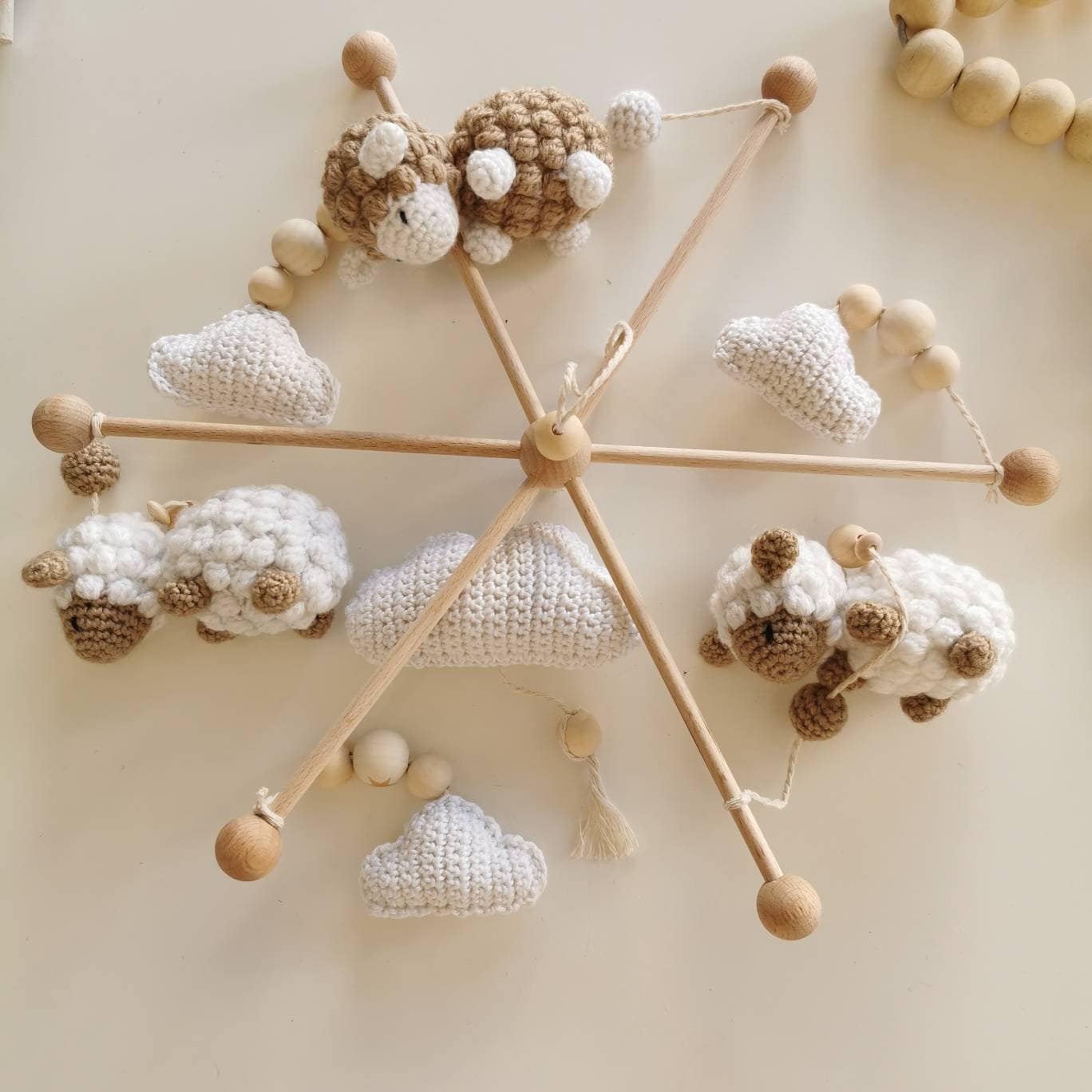 Babymobile mit gehäkelten Schafe und Wolken, Amigurumi, Baby, Mobile, Babyzimmer mobile baby gehäkelt babyshower