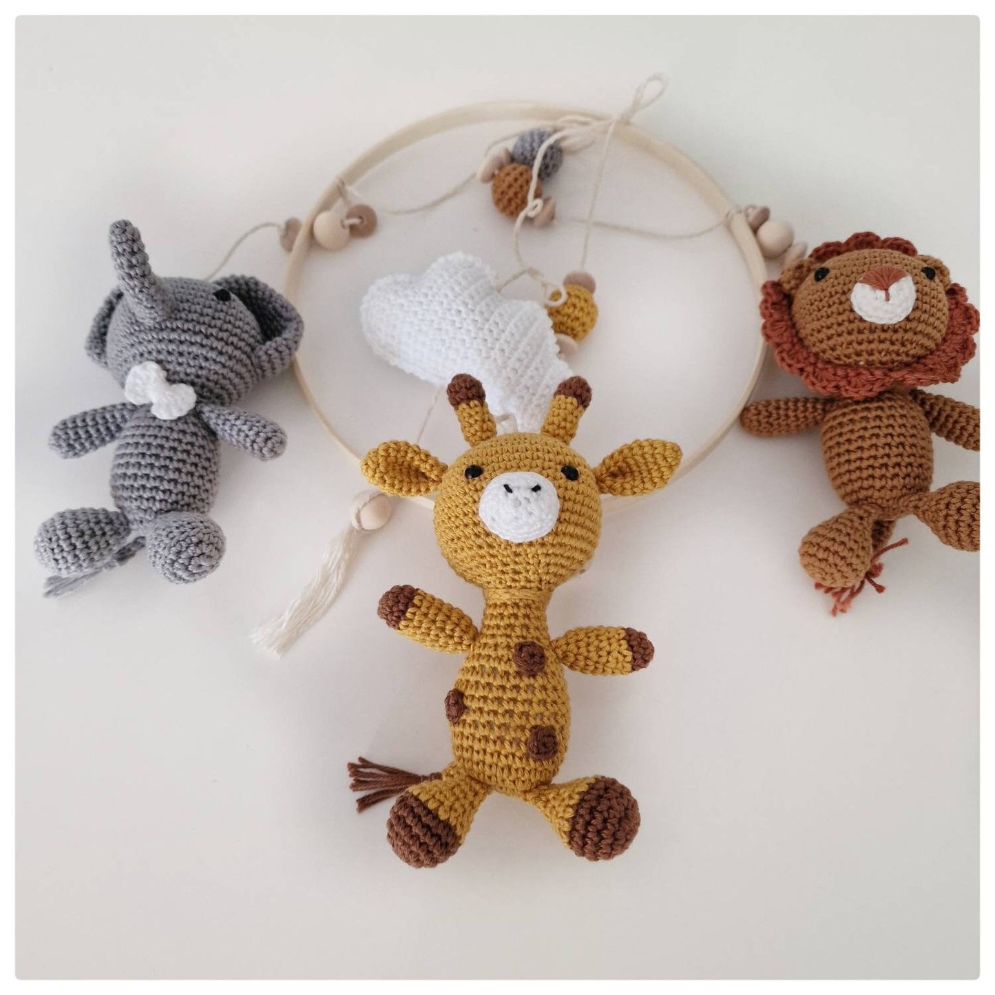 Babymobile mit gehäkelten Tieren und Holzperlen, Mobile, Amigurumi, Hangingmobile, Babyzimmer