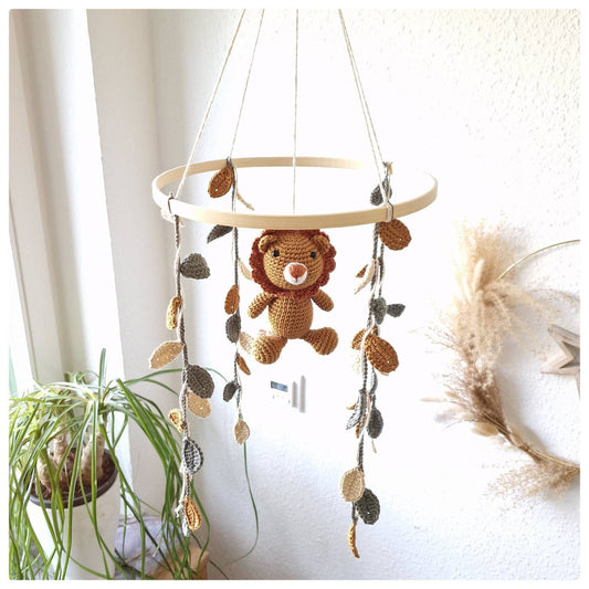 Babymobile, Hangingmobile, Amigurumi, gehäkelter Löwe, gehäkelte Girlande, Mobile